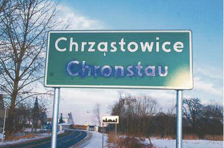 Zweisprachige Ortstafel von Chronstau bei Oppeln: Polen regelrecht abgewatscht