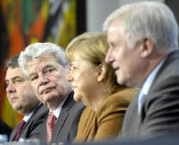 Nicht immer einer Meinung: der damals noch zukünftige Bundespräsident Joachim Gauck, Bundeskanzlerin Angela Merkel und der bayerische Ministerpräsident Horst Seehofer bei der Vorstellung Gaucks als Kandidat für das Amt im Februar 2012