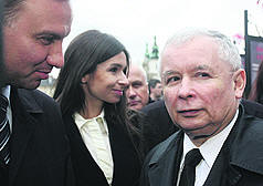 Erfolgreiches Trio: Polens neuer Staatspräsident Andrzej Duda, Marta Kaczynska und ihr Onkel Jaroslaw Kaczynski (v.l.) Bild: action press