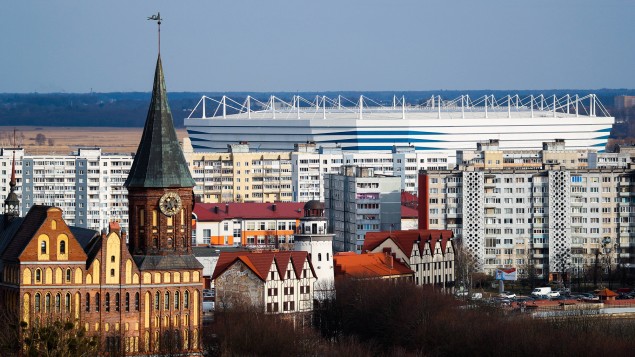 Blick auf den Königsberger Dom aus dem 14. Jahrhundert und das für die Fußball-Weltmeisterschaft 2018 gebaute Stadion  im russischen Kaliningrad, dem ehemaligen Königsberg. (imago/ITAR-TASS)