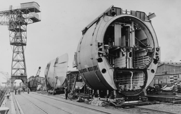 Die U-Boote der Baureihe XXI wurden in Element-Bauweise in Fabriken im Inland gefertigt. Diese Elemente  wurden dann dann in Danzig (Schichau-Werft) oder auf Werften in Schleswig Holstein montiert.