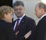 Bundeskanzlerin Angela Merkel mit dem ukrainischen Präsidenten Petro Poroschenko und dem russischem Präsidenten Wladimir Putin Foto: picture alliance / dpa