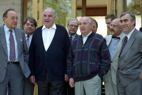 Vier Monate vor Unterzeichnung des 2+4-Vertrags: Dietrich Genscher, Helmut Kohl und Michail Gorbatschow (v.l.) im Juli 1990 in Moskau.